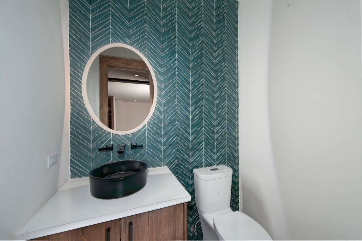 25 Tip Top Trail Keystone, CO 80435 - Photo 36 of 39 a bathroom with a toilet and a sink