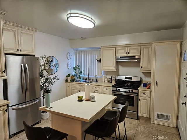 $2,400 | 3810 West Heffron Drive, Unit B, Burbank, CA 91505
