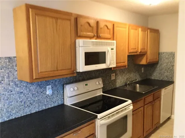 $1,850 | 157 Woodland Drive, Unit 157, Cromwell, CT 06416