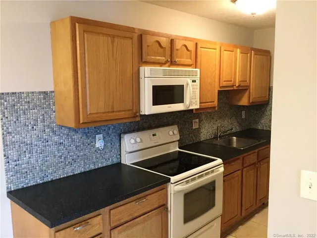 $1,850 | 157 Woodland Drive, Unit 157, Cromwell, CT 06416