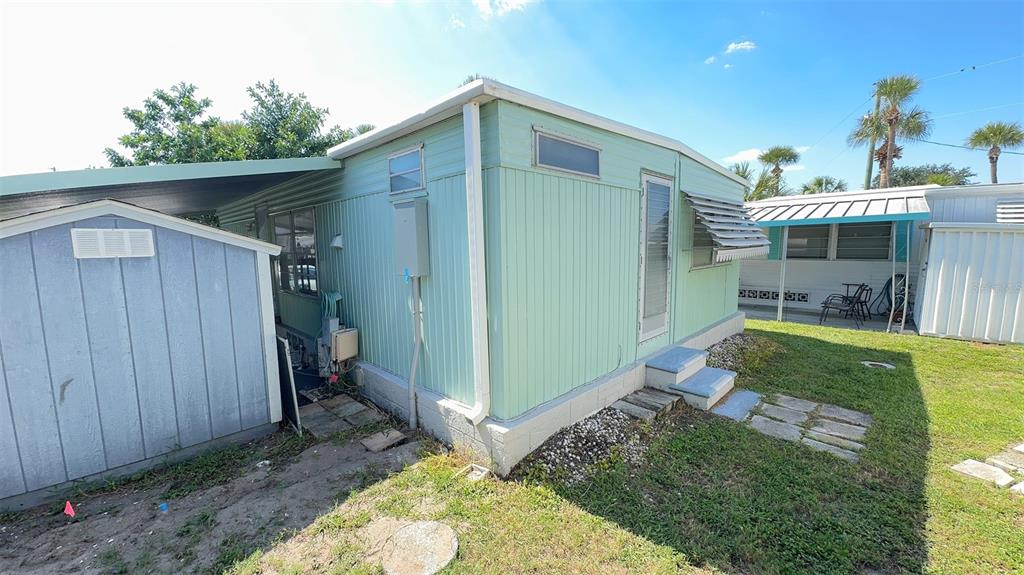 4851 West Gandy Boulevard, Unit B5L5 Tampa, FL 33611 - Photo 28 of 46 a view of a backyard