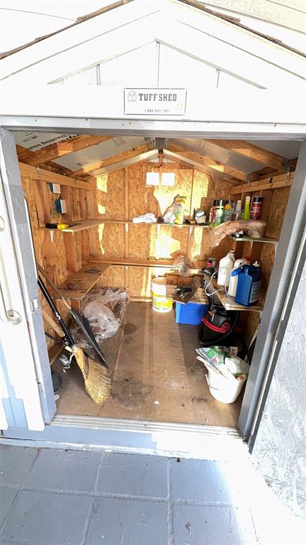 4851 West Gandy Boulevard, Unit B5L5 Tampa, FL 33611 - Photo 8 of 46 a bathroom with a sink and a mirror
