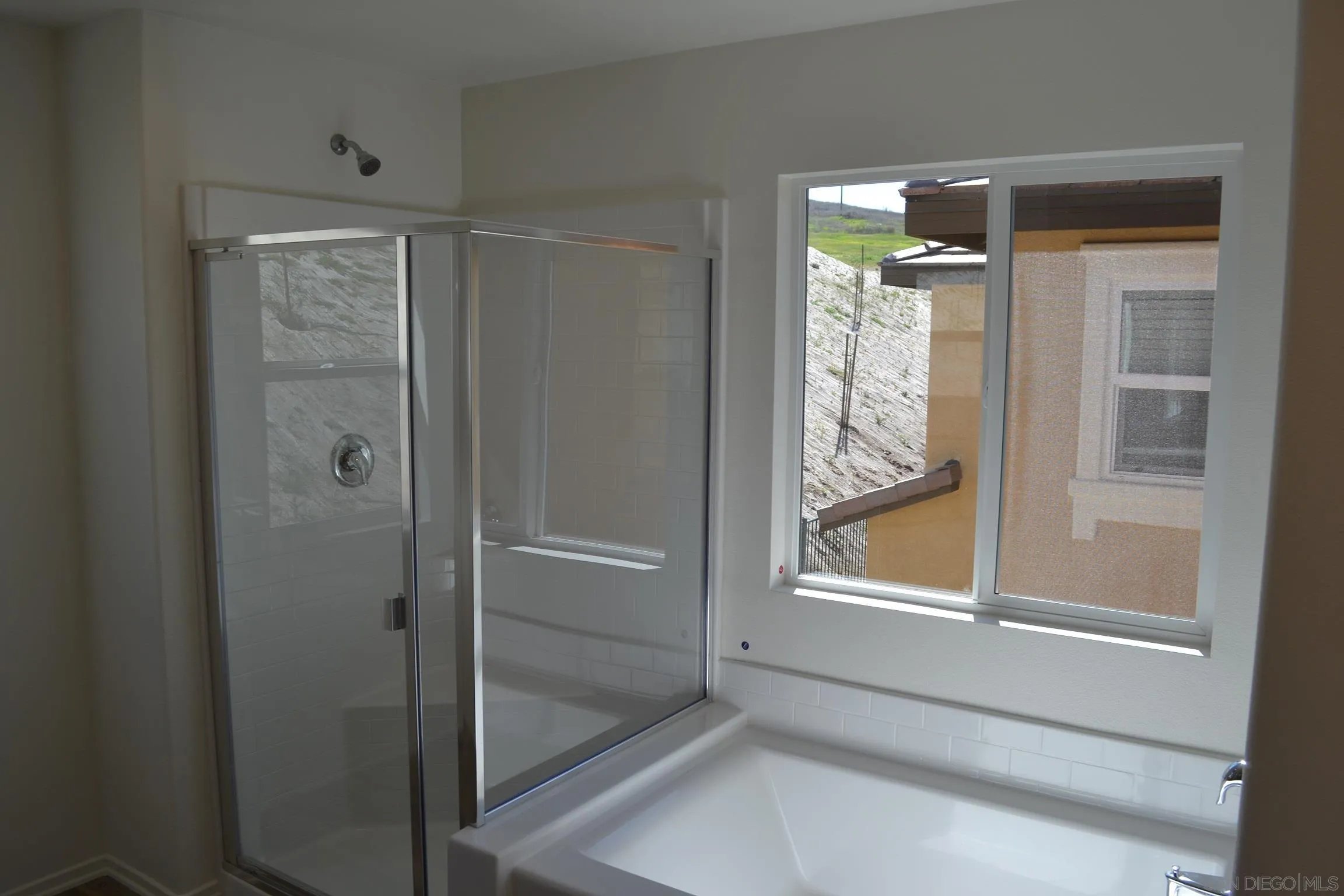 35329 White Camarillo Lane Fallbrook, CA 92028 - Photo 13 of 16 a bathroom with a glass shower door