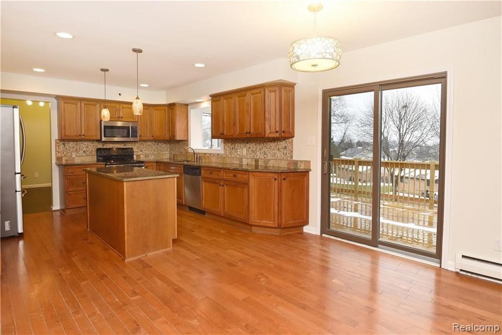 271 Stonetree Circle Rochester Hills, MI 48309 - Photo 11 of 38
