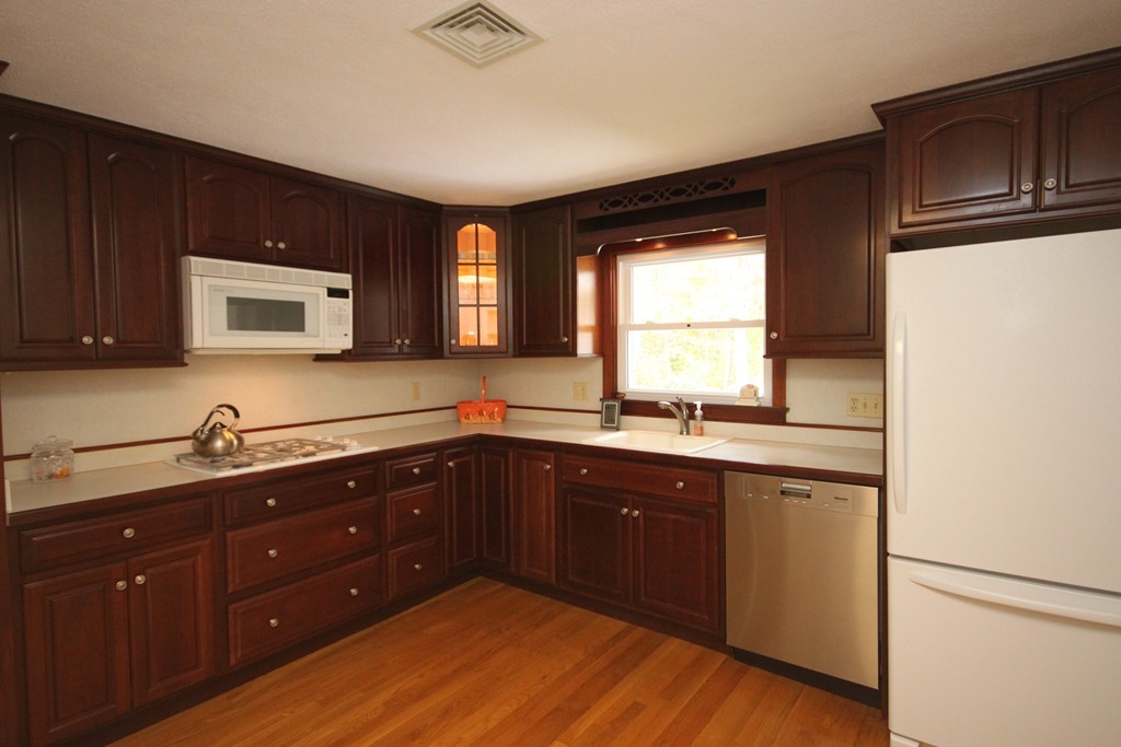 60 Reservoir Road Westwood, MA 02090 - Photo 9 of 28 Gallery Image 9