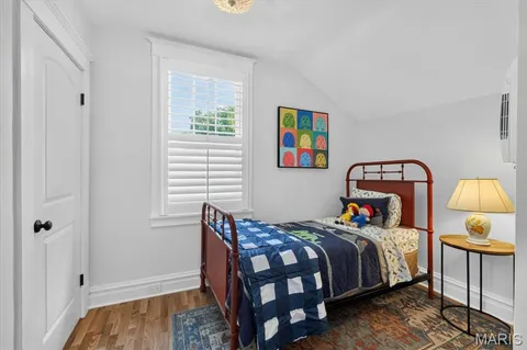 $439,900 | 471 South Clay Avenue, St. Louis, MO 63122