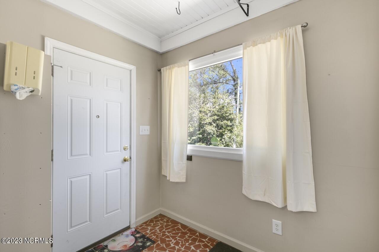 403 Stadium Street Southwest Wilson, NC 27893 - Photo 12 of 30 Encosed Porch