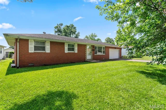 $175,000 | 31 Moorland Drive, Granite City, IL 62040
