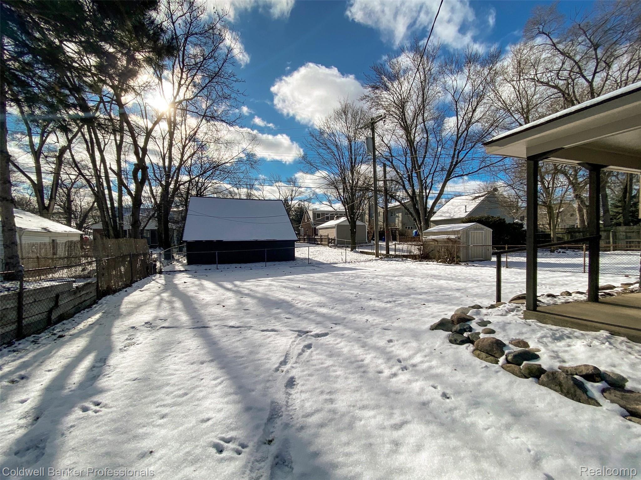 2570 Manchester Road Birmingham, MI 48009 - Photo 35 of 41 DJI_20220107_115013_051.jpg
