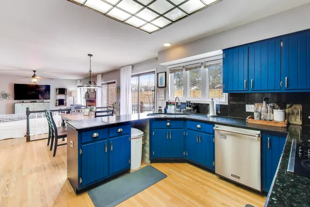 $575,000 | 673 Newkirk Lane, Palatine, IL 60074