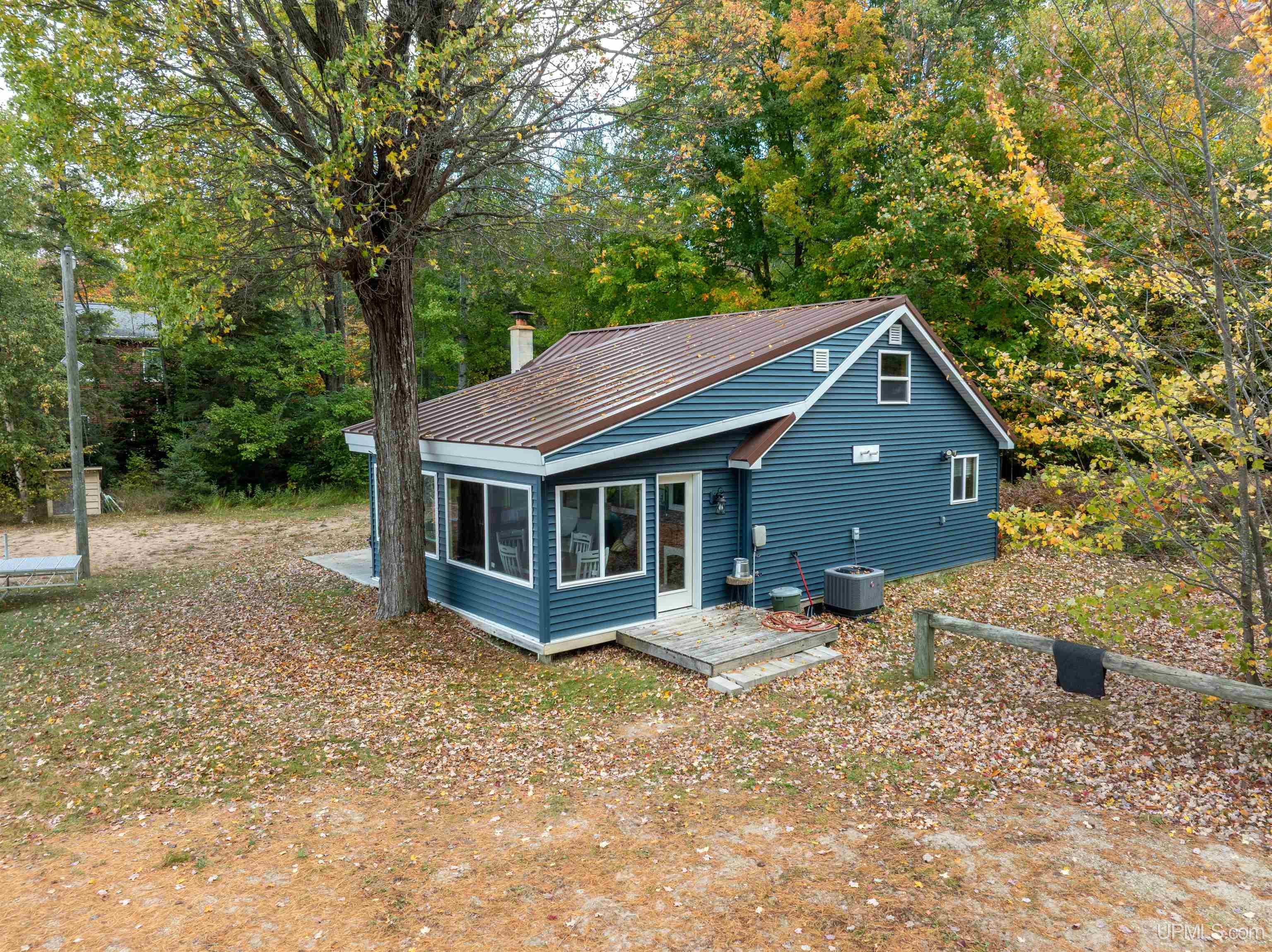 3865 Peninsula Point Road Munising, MI 49862 - Photo 14 of 88