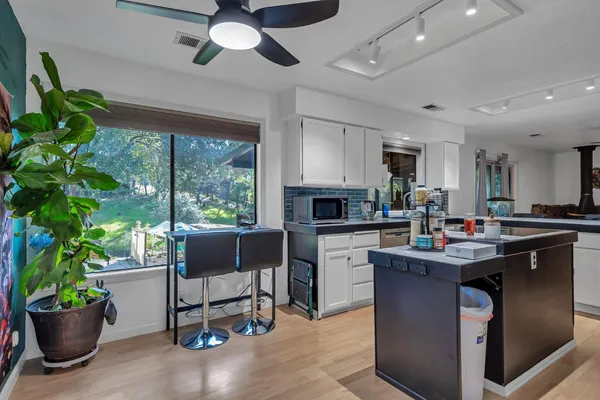 $469,000 | 13621 Lynda Lynn Way, Redding, CA 96003
