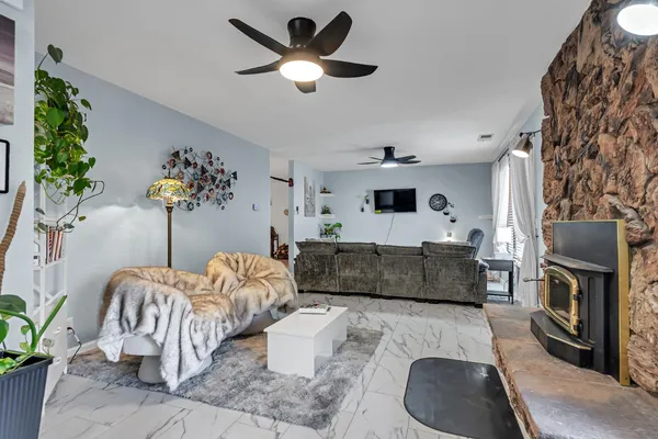 $469,000 | 13621 Lynda Lynn Way, Redding, CA 96003