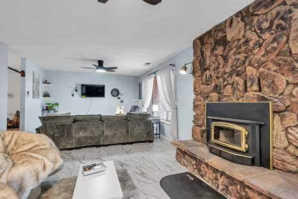 $469,000 | 13621 Lynda Lynn Way, Redding, CA 96003
