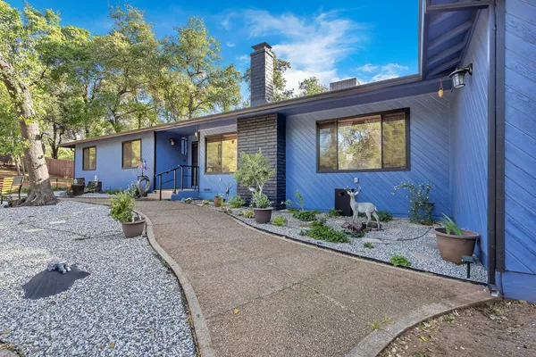 $469,000 | 13621 Lynda Lynn Way, Redding, CA 96003