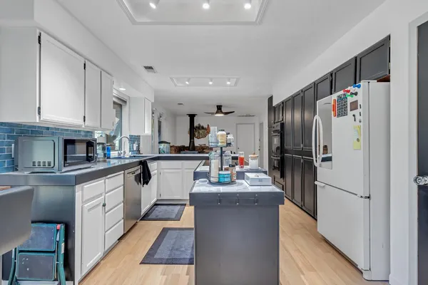 $469,000 | 13621 Lynda Lynn Way, Redding, CA 96003