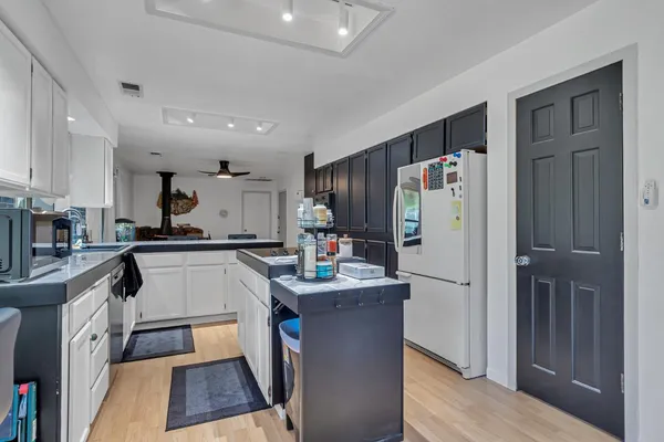 $469,000 | 13621 Lynda Lynn Way, Redding, CA 96003