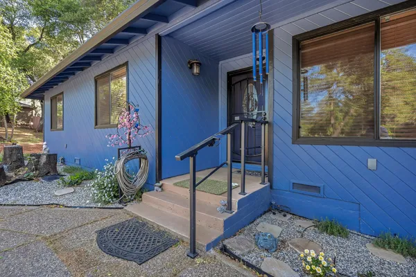 $469,000 | 13621 Lynda Lynn Way, Redding, CA 96003