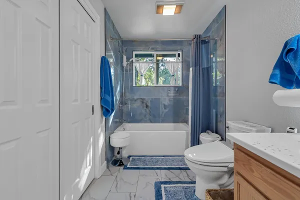 $469,000 | 13621 Lynda Lynn Way, Redding, CA 96003