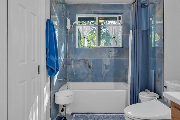 $469,000 | 13621 Lynda Lynn Way, Redding, CA 96003