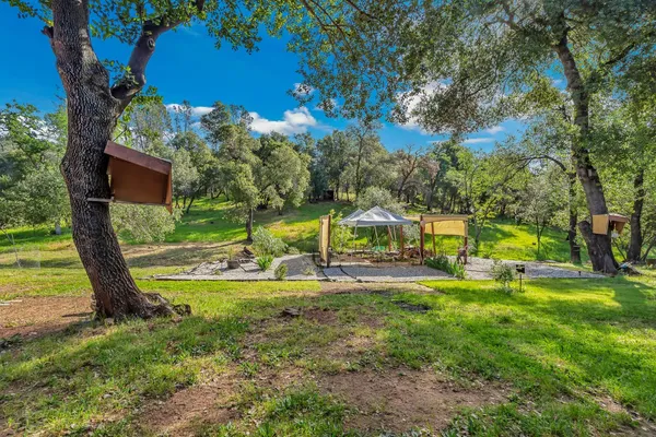 $469,000 | 13621 Lynda Lynn Way, Redding, CA 96003