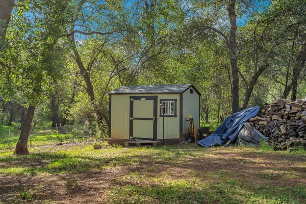 $469,000 | 13621 Lynda Lynn Way, Redding, CA 96003