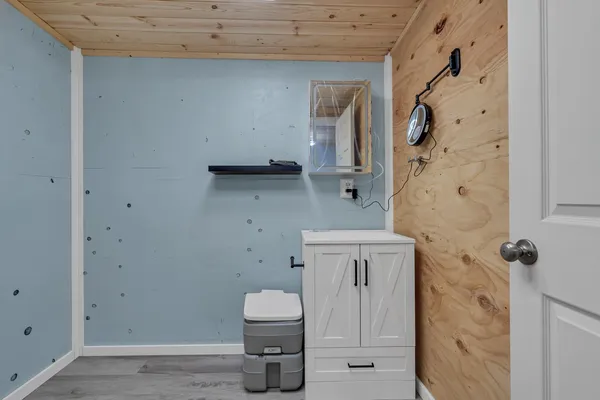 $469,000 | 13621 Lynda Lynn Way, Redding, CA 96003