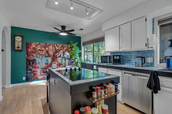 $469,000 | 13621 Lynda Lynn Way, Redding, CA 96003