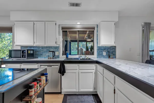 $469,000 | 13621 Lynda Lynn Way, Redding, CA 96003