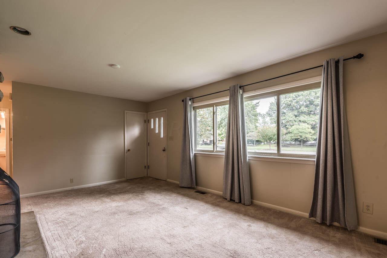 7027 Coffman Road Dublin, OH 43017 - Photo 2 of 25