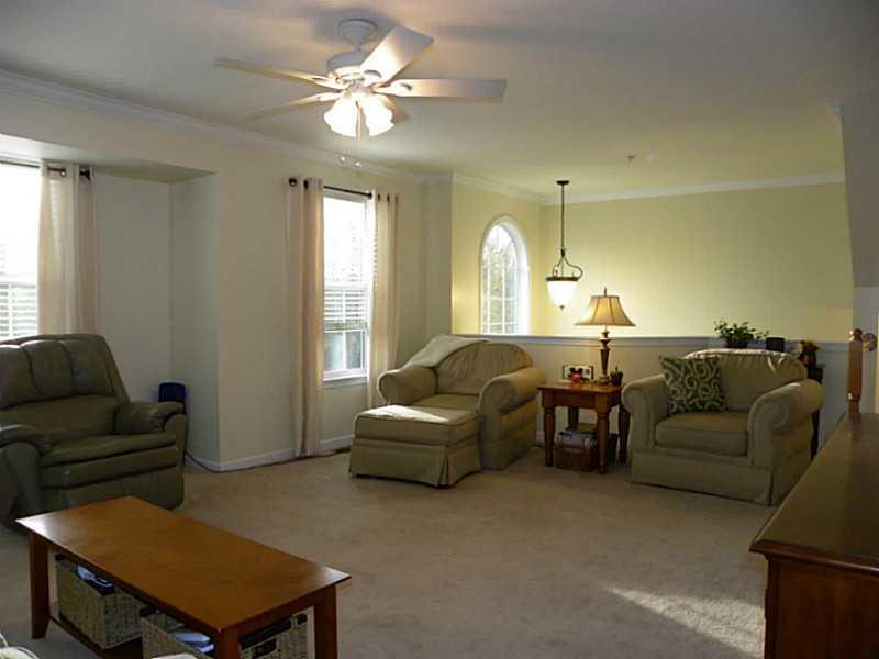 341 Maple Ridge Drive Canonsburg, PA 15317 - Photo 11 of 25 Family Room.