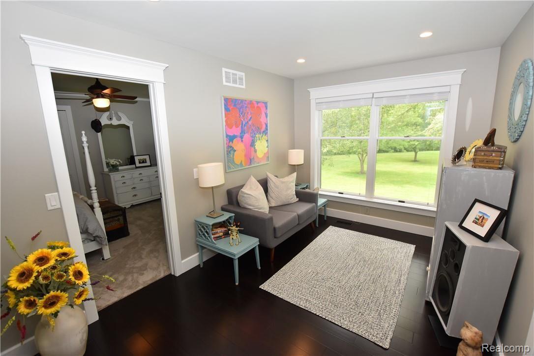 7100 Elms Road Swartz Creek, MI 48473 - Photo 15 of 25 2nd Floor Landing