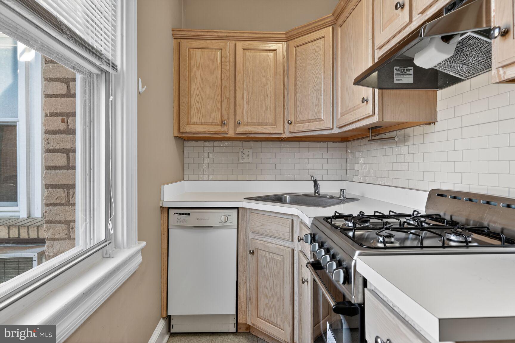 1820 Swann Street Northwest, Unit 403 Washington, DC 20009 - Photo 9 of 13 Kitchen