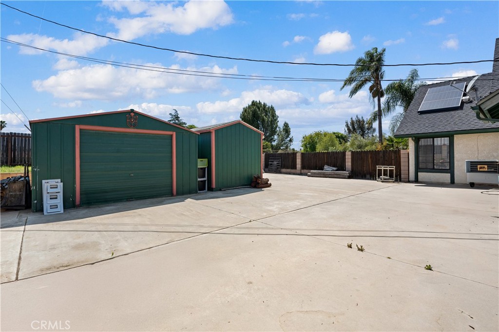 16872 Iris Avenue Riverside, CA 92504 - Photo 8 of 45
