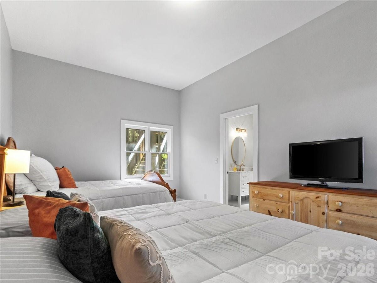140 Slickrock Road, Unit F4 Burnsville, NC 28714 - Photo 26 of 41 a bedroom with a bed and a flat screen tv