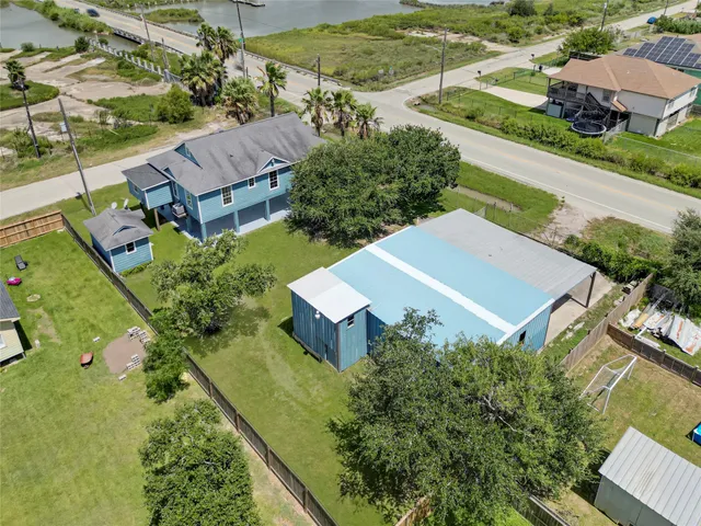 $329,999 | 909 18th Street, San Leon, TX 77539