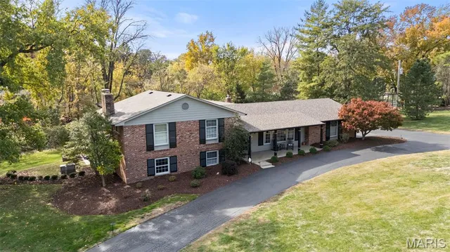 $699,000 | 13 Balcon Estates Court, Creve Coeur, MO 63141