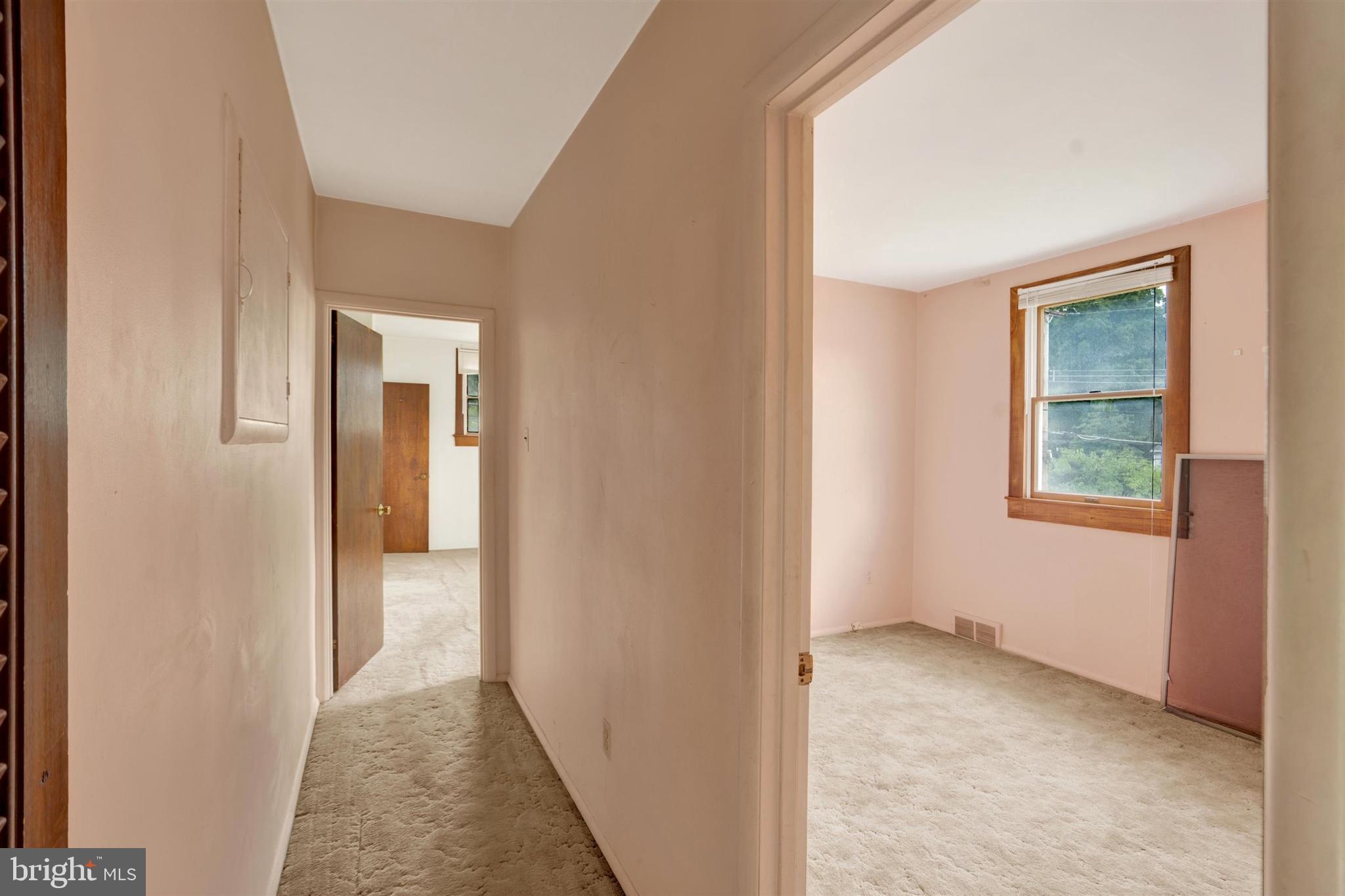 151 Dolington Road Yardley, PA 19067 - Photo 13 of 15 2nd Level Hallway