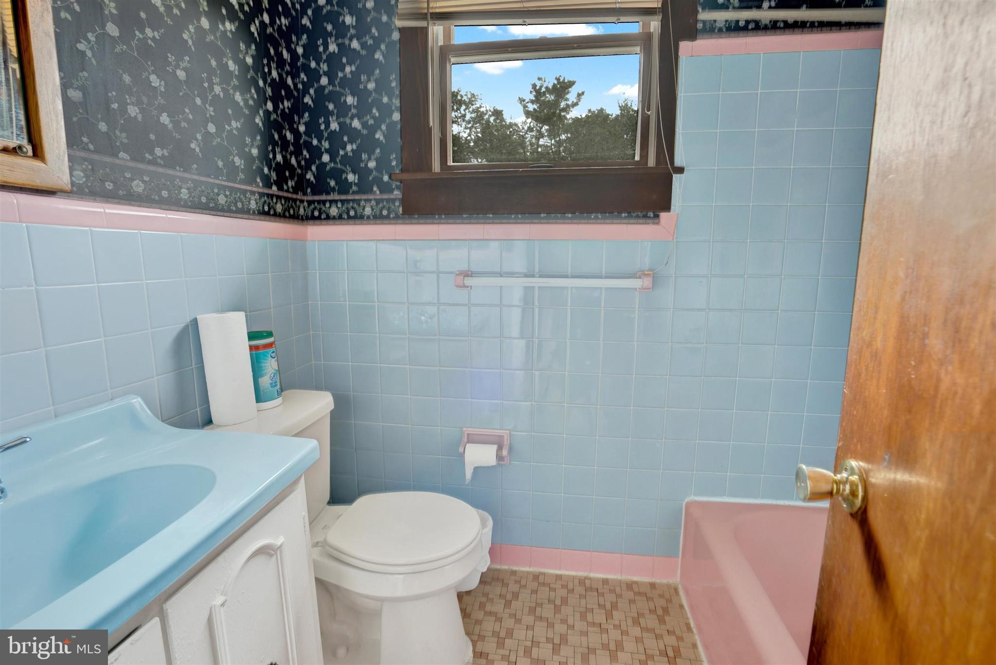 151 Dolington Road Yardley, PA 19067 - Photo 14 of 15 2nd Level Full Bath