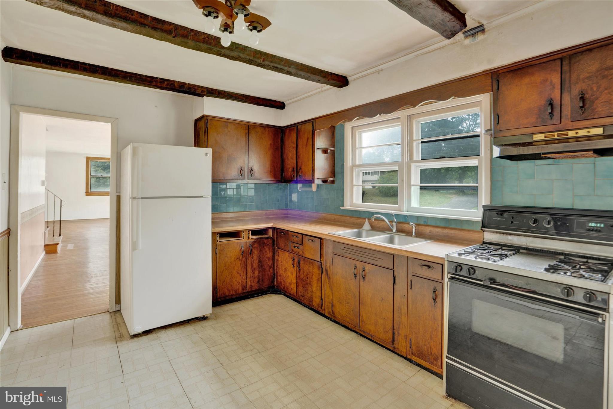 151 Dolington Road Yardley, PA 19067 - Photo 9 of 15 Kitchen
