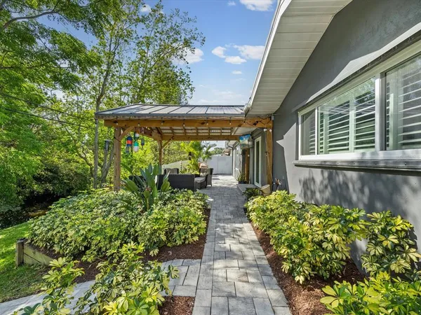 $549,000 | 1405 Embassy Drive, Clearwater, FL 33764