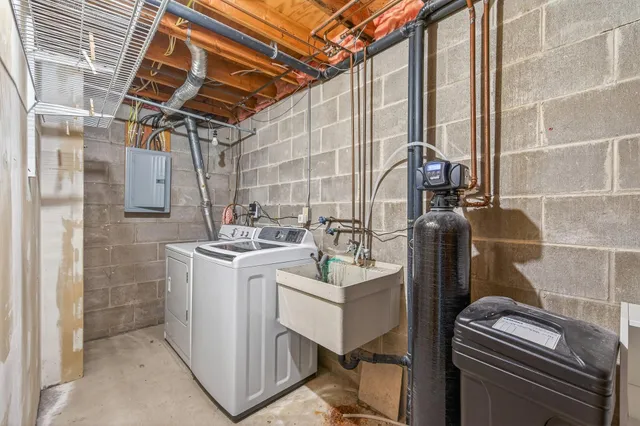 $282,500 | 4757 Spring Circle, Minnetonka, MN 55345