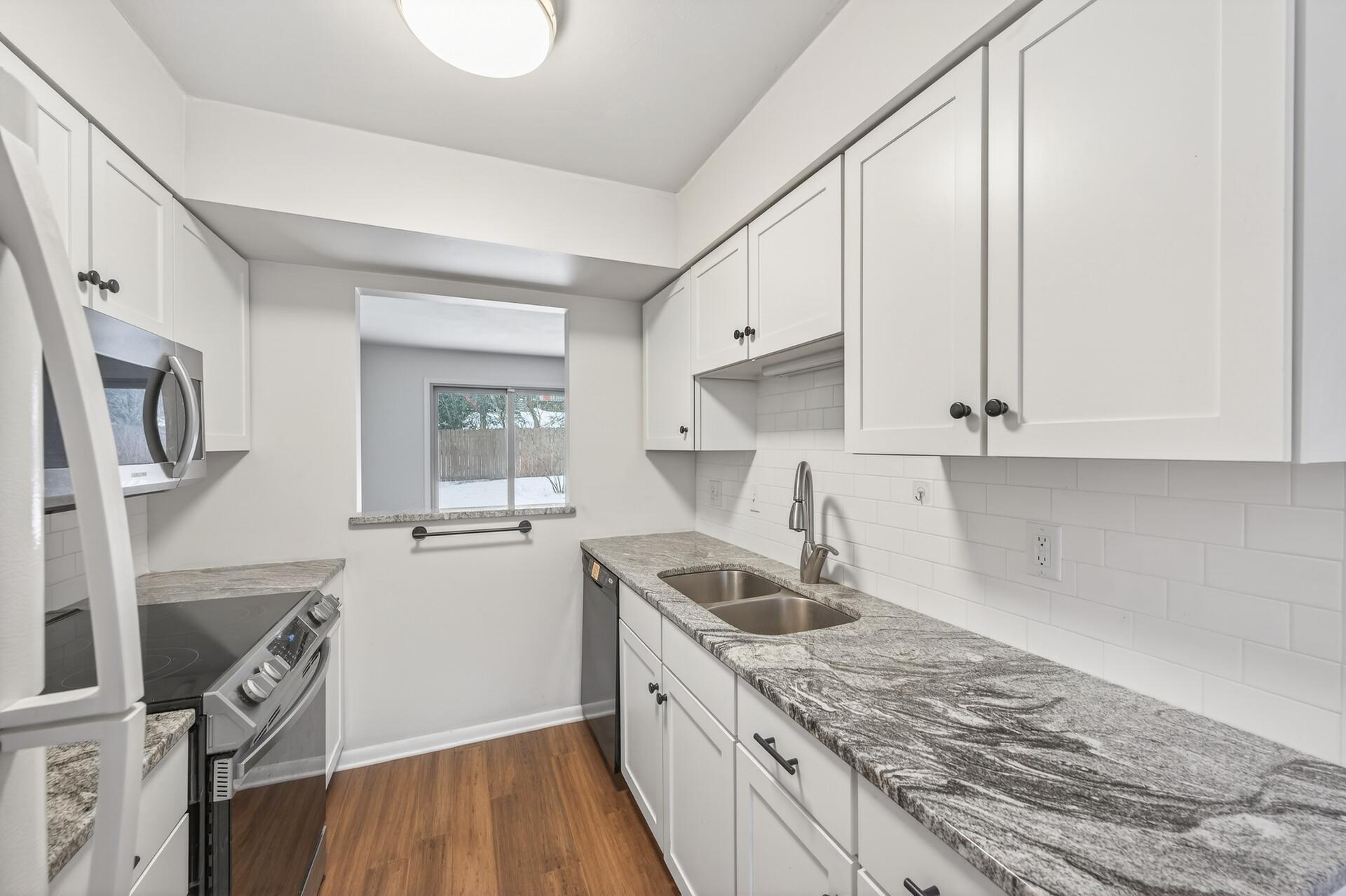 4757 Spring Circle Minnetonka, MN 55345 - Photo 6 of 26