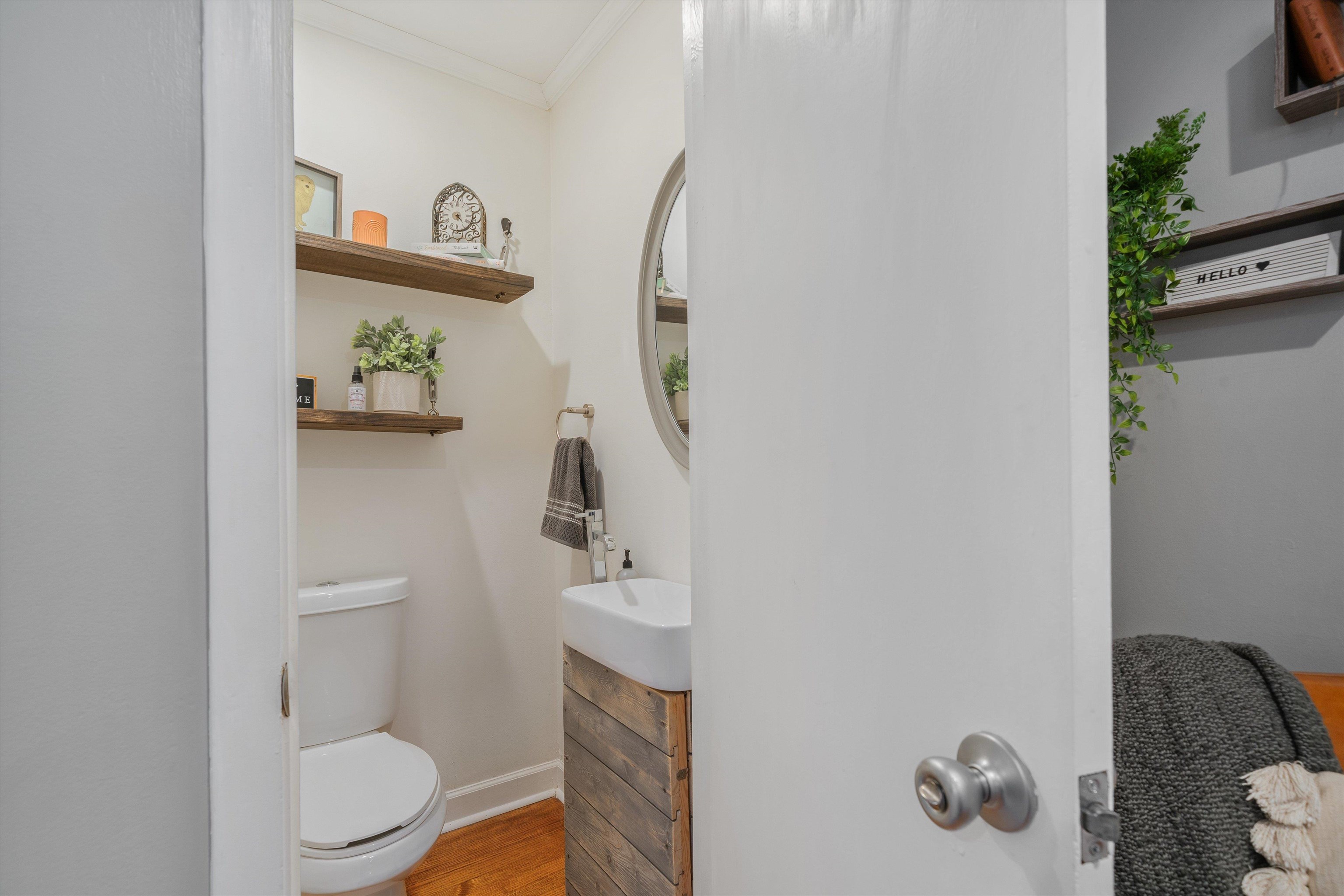 1064 Wilbec Road Memphis, TN 38117 - Photo 6 of 23 a bathroom with a toilet and a sink