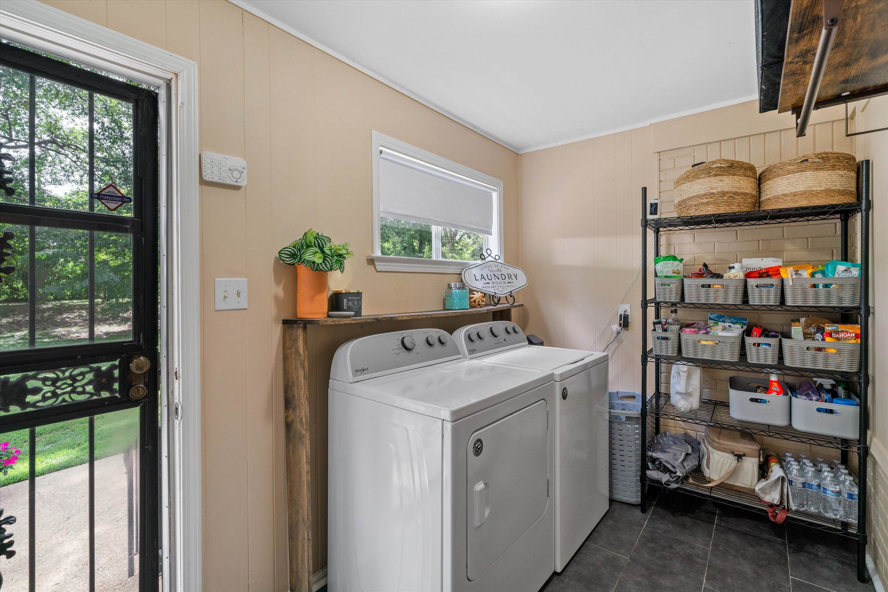 1064 Wilbec Road Memphis, TN 38117 - Photo 10 of 23 a utility room with dryer and washer