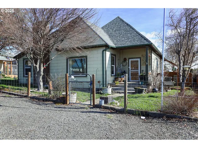 $395,000 | 552 Williams Street, Dufur, OR 97021