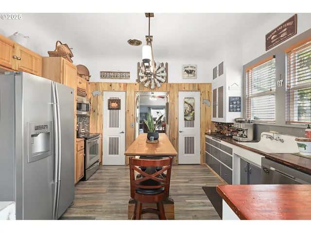 $395,000 | 552 Williams Street, Dufur, OR 97021