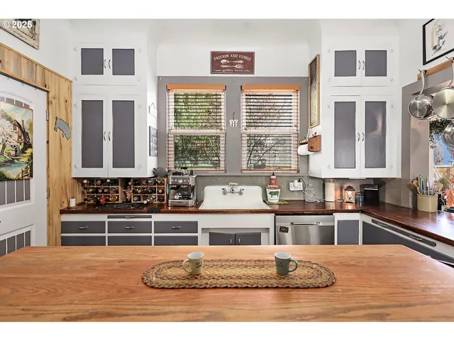 $395,000 | 552 Williams Street, Dufur, OR 97021