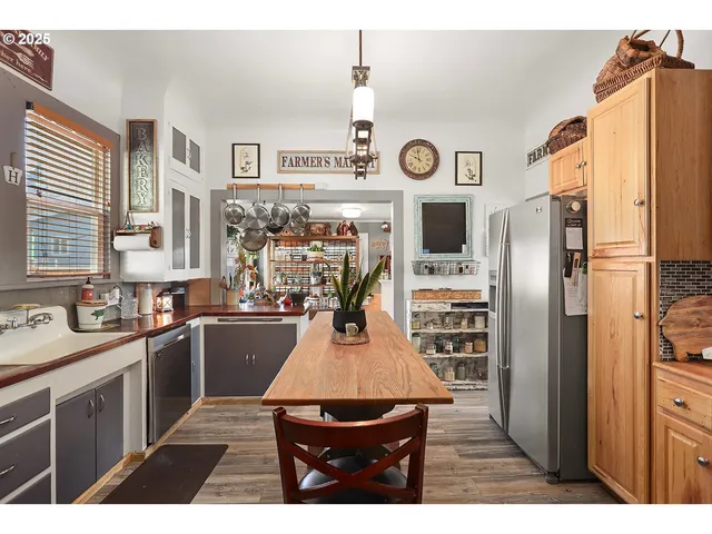 $395,000 | 552 Williams Street, Dufur, OR 97021