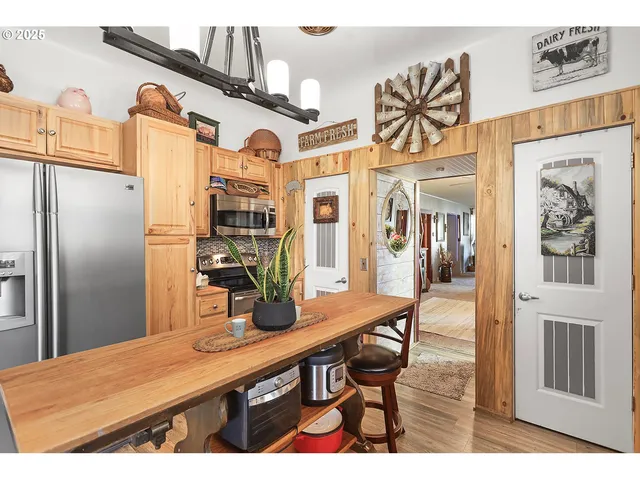 $395,000 | 552 Williams Street, Dufur, OR 97021